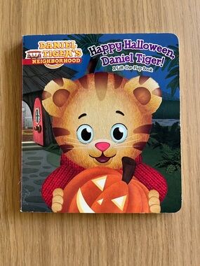 Happy Halloween, Daniel Tiger!: A Lift-the-Flap Book